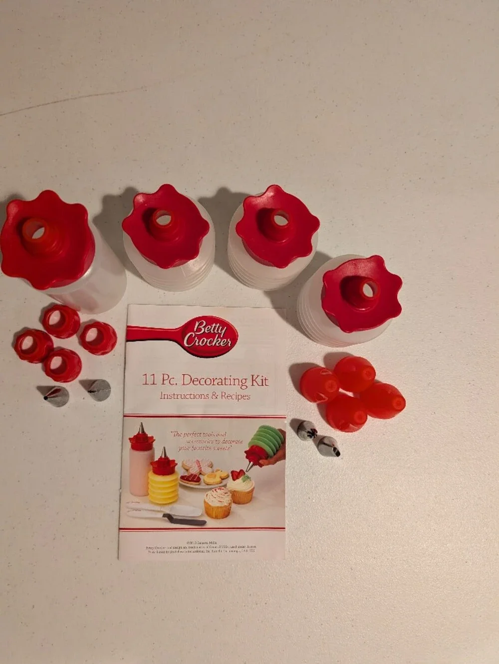 Betty Crocker Red and White 11-Piece Decorating Kit